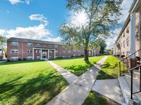 Carlwynne Manor Apartment Homes