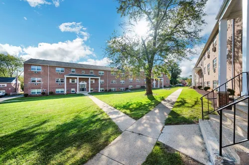 Carlwynne Manor Apartment Homes Photo 1