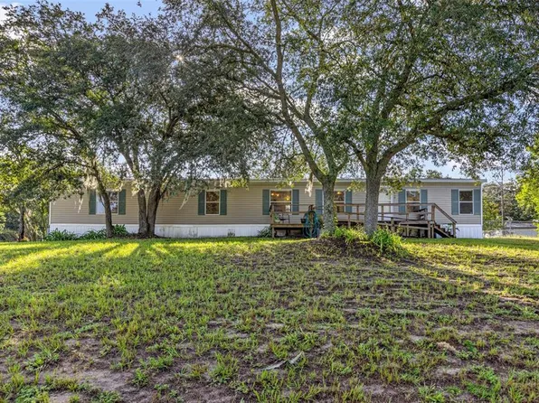 9610 Starline Dr, Dade City, FL 33525