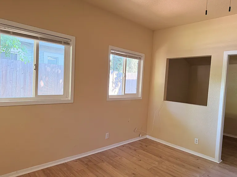 317 Pleasant St — Photo 7