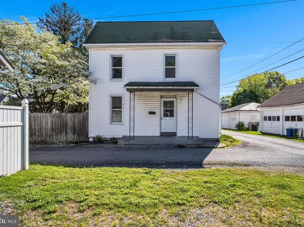 27 E High St, Hummelstown, PA 17036