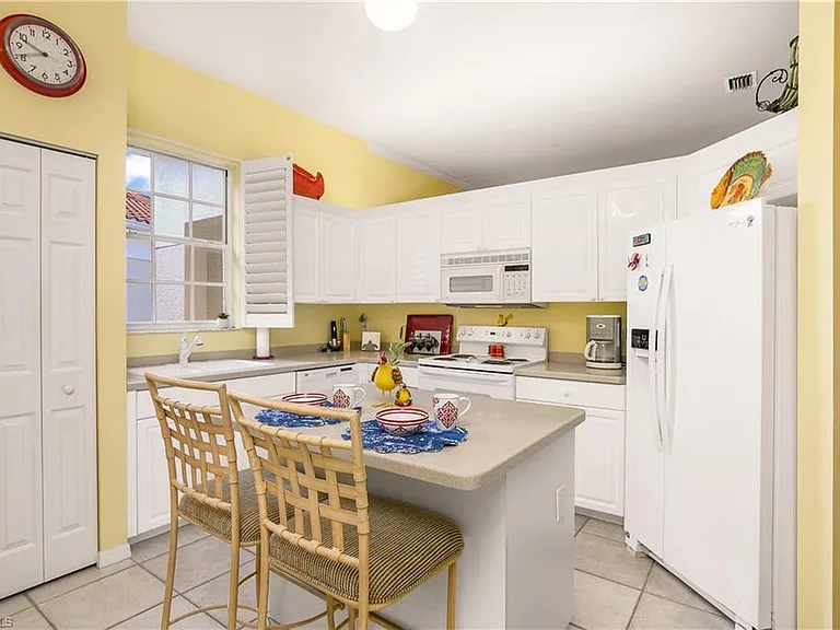 1000 L Ambiance Cir #201 — Photo 7