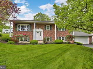 1822 Briarcreek Ln, Middletown, PA 17057
