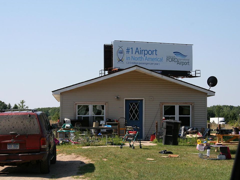 2nd image of 5216 21 Mile Rd NE