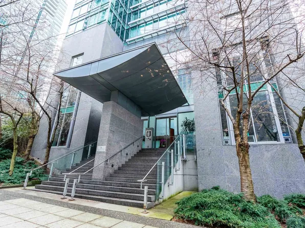 1288 Georgia St W #2504, Vancouver, BC V6E 4R3