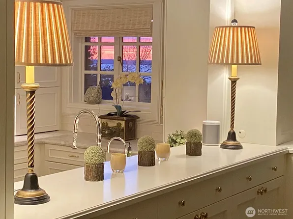 100 W Highland Drive #303, Seattle, WA 98119