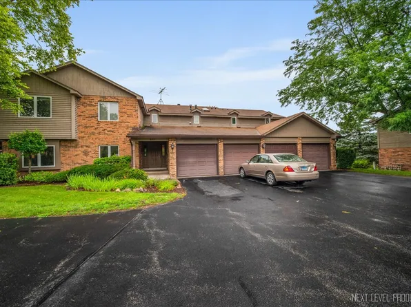 977 West Ct APT A, Naperville, IL 60563