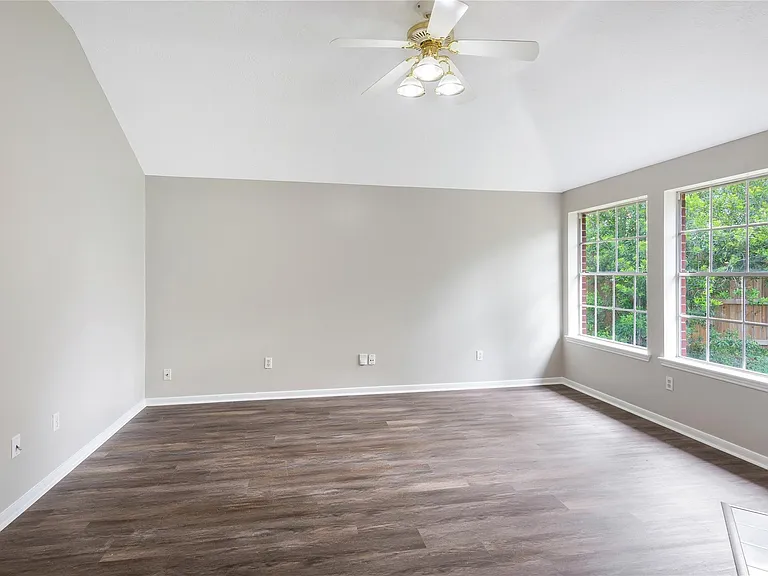 6842 Moss Boulder Dr — Photo 16