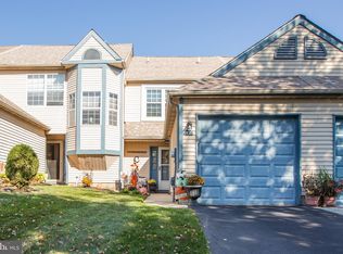 7 Raintree Dr, Hamilton, NJ 08690