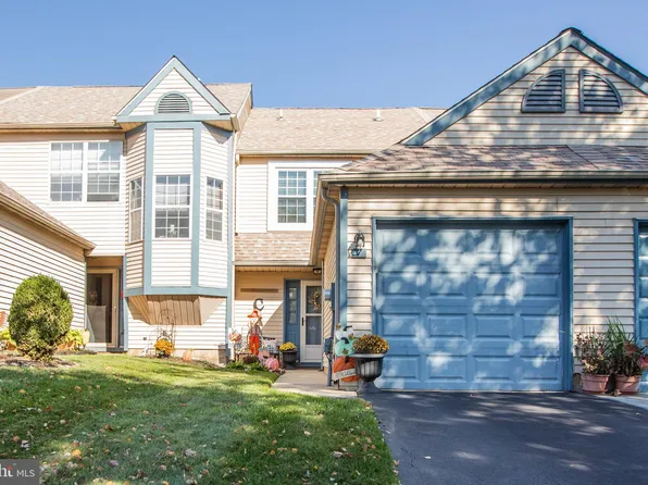 7 Raintree Dr, Hamilton, NJ 08690