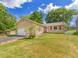 508 Willow St, Lake In The Hills, IL 60156