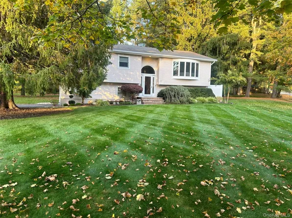 2 Eileen Court, Airmont, NY 10901