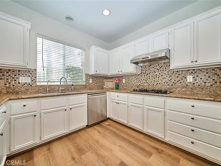 6377 Peach Ave — Photo 11