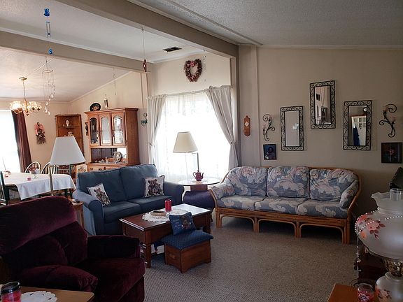 3rd image of 19 Clubhouse Dr