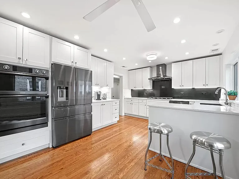 2545 W Lunt Ave #1 — Photo 9