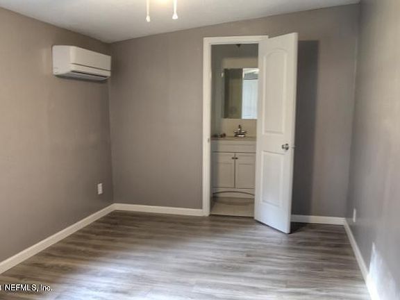 4th image of 617 N Pine Ave