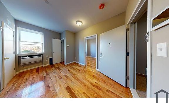 2nd image of 128 Port Richmond Ave APT 2A