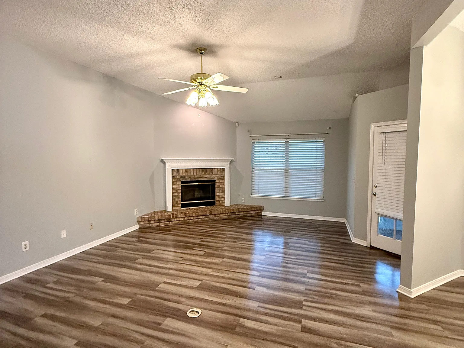 3 bed, 1597 sqft, $2,400 — Photo 3