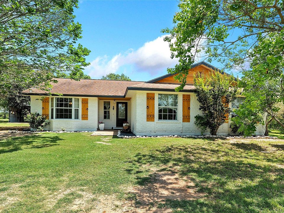 1st image of 372 Hidden Oaks Dr