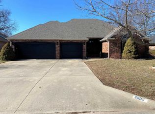 2505 S Overhill Ave, Springfield, MO 65807