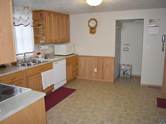 3rd image of 119 S Holly Ave