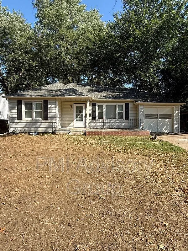 2 bed, 1.0 bath, 885 sqft, $1,250 — Photo 1