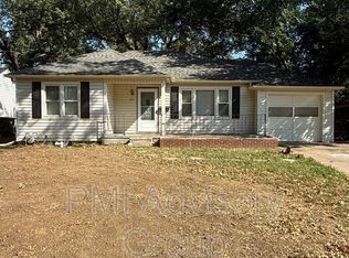 3234 SW Sena Dr, Topeka, KS 66604