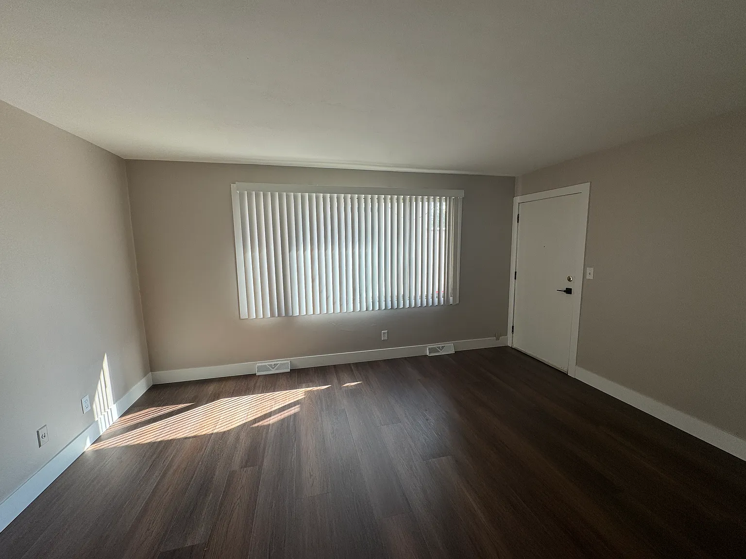 2 bed, 1000 sqft, $1,250 — Photo 3