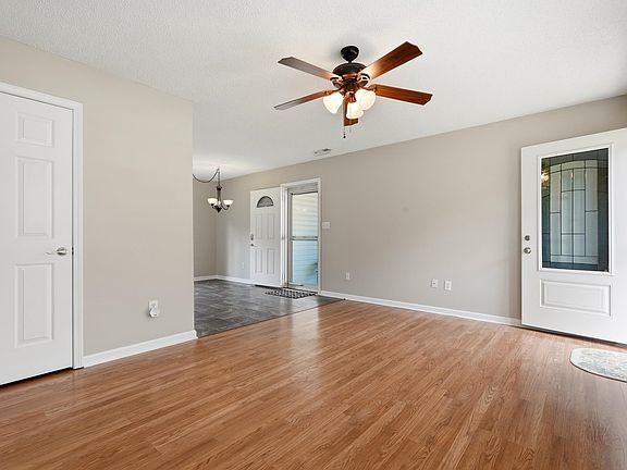 3rd image of 3298 Bakersfield Rd.