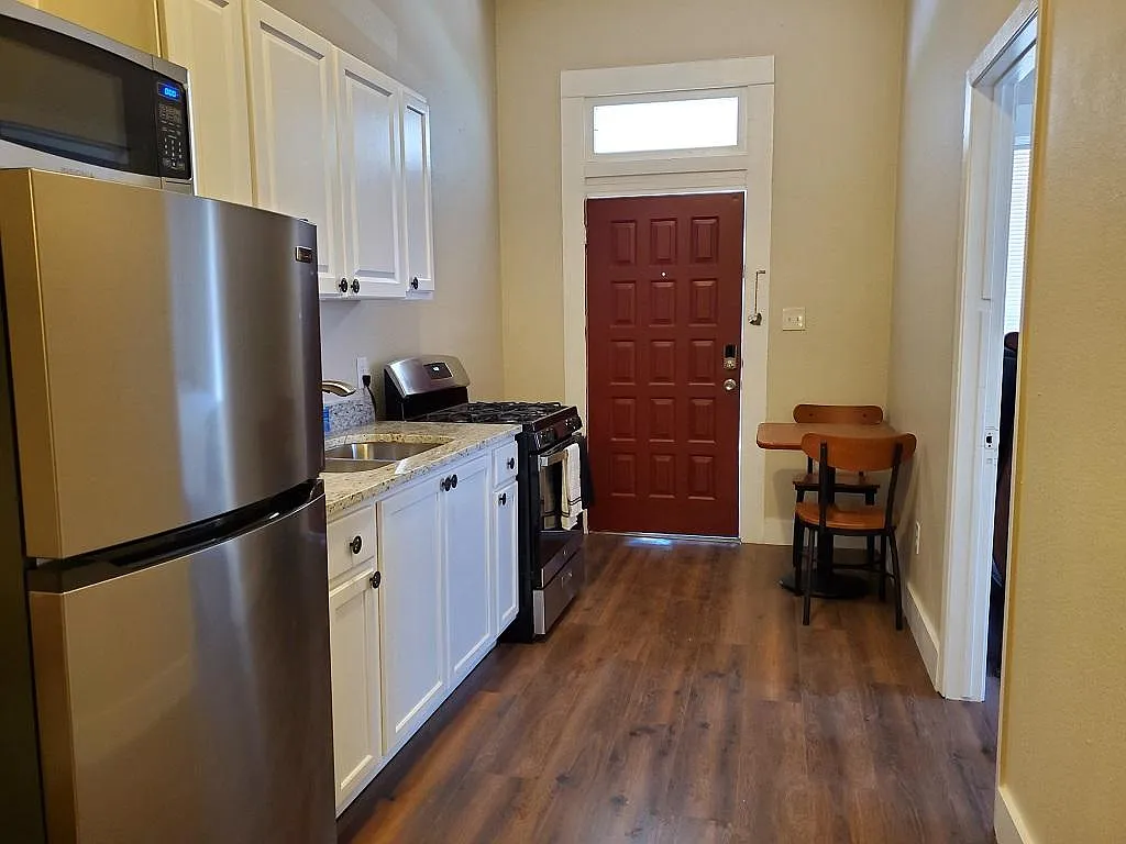 Building Photo - 403 W Highland Blvd #1