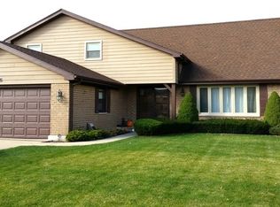 2715 Maynard Dr, Glenview, IL 60025