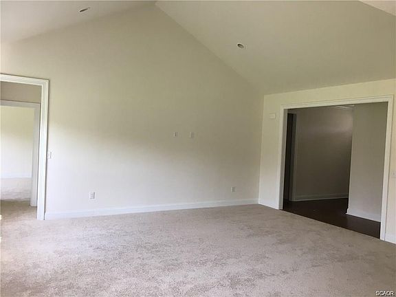 3rd image of 61 Beacon Cir