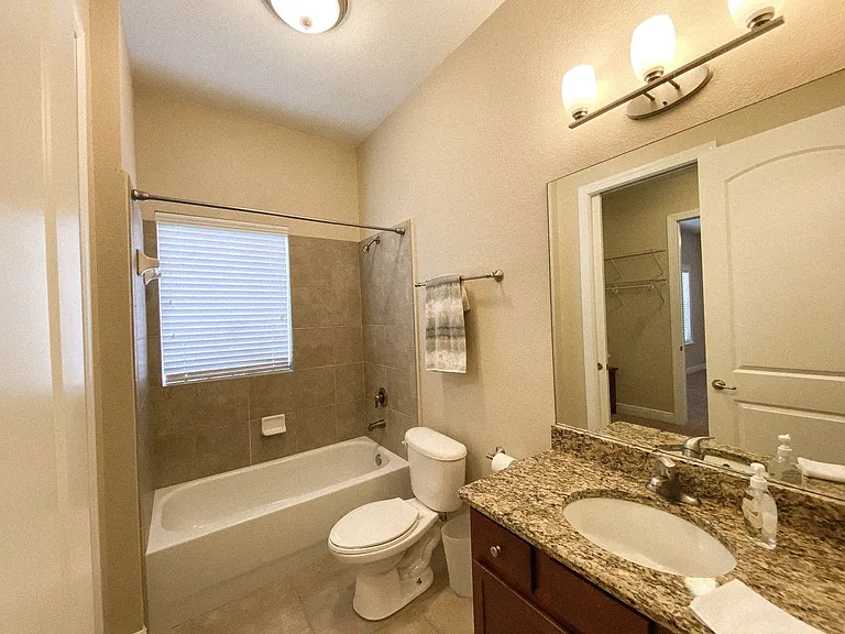 230 SW 2nd Ave #102 — Photo 10