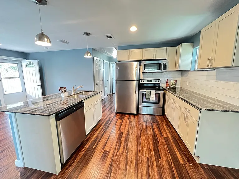 1226 Record Crossing Rd — Photo 6