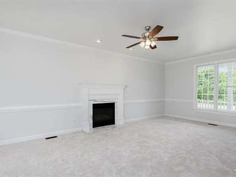 113 Ashton Ln — Photo 8