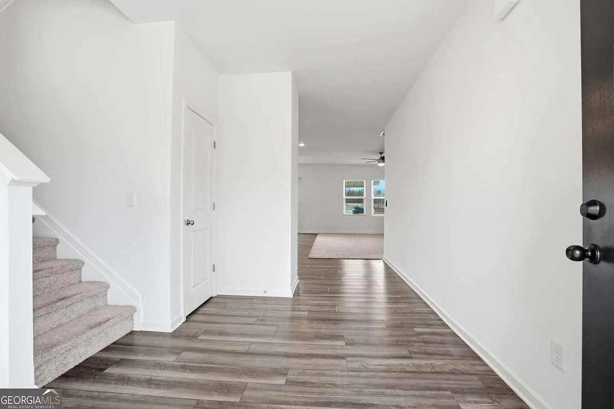 Building Photo - 395 Knightsbridge #L