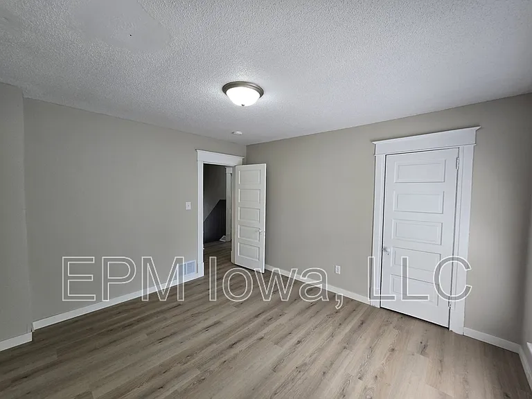 422 Baltimore St — Photo 22