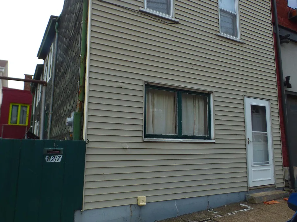127 S 12th St