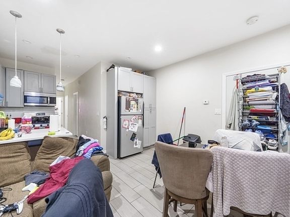 3rd image of 1007 Julia St