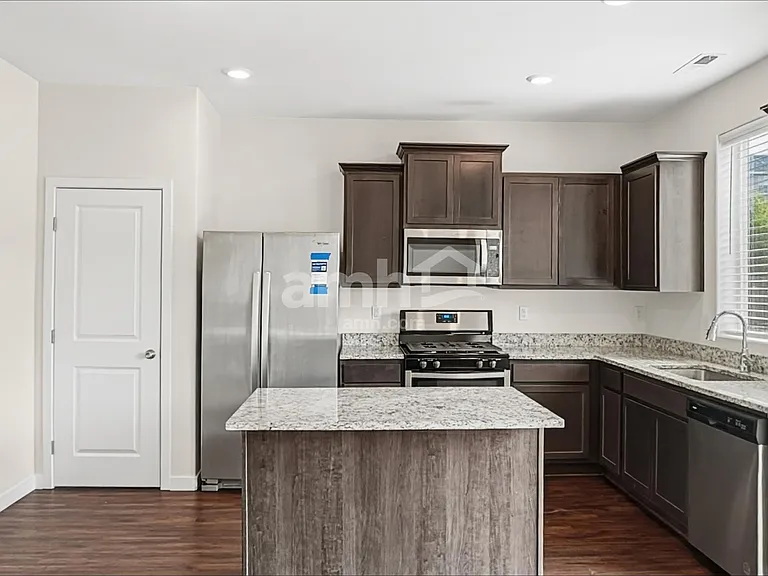 1219 W 15th Ave — Photo 3