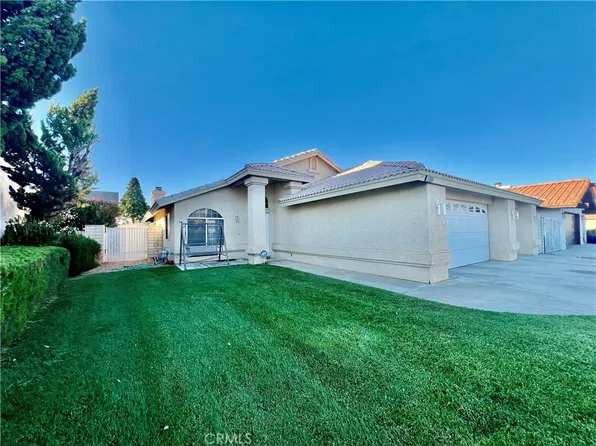 17980 Lakeview Dr, Victorville, CA 92395