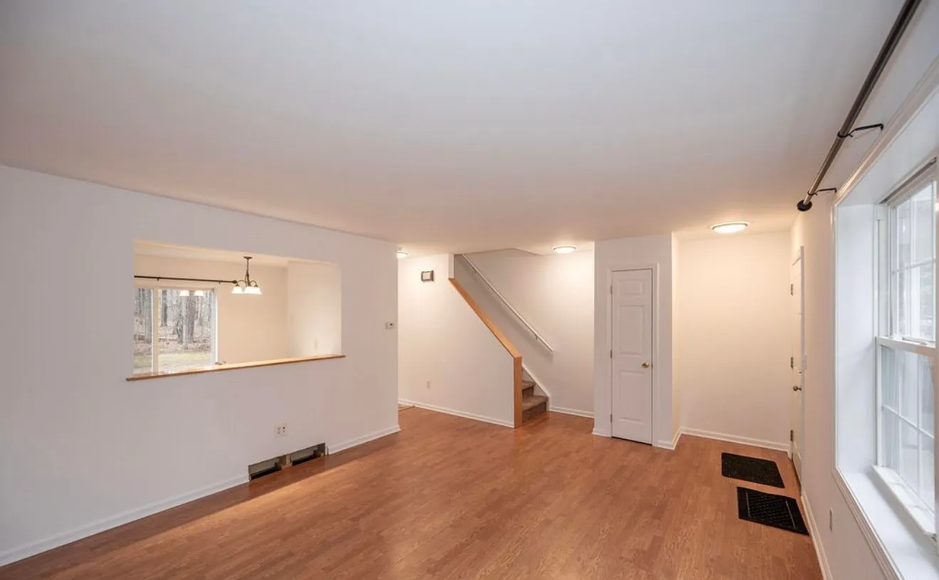 33 Cambridge Dr — Photo 4