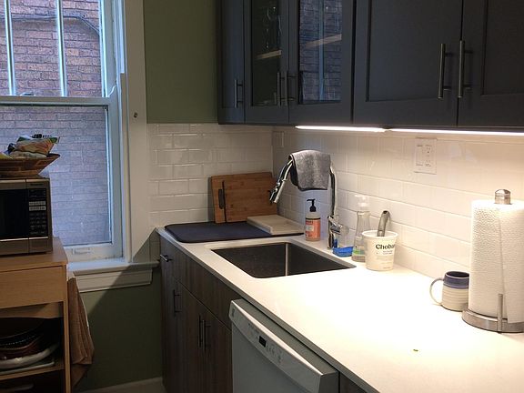 3rd image of 320 S Oak Park Ave APT 1
