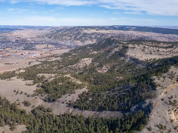Joy Dr, Hot Springs, SD 57747