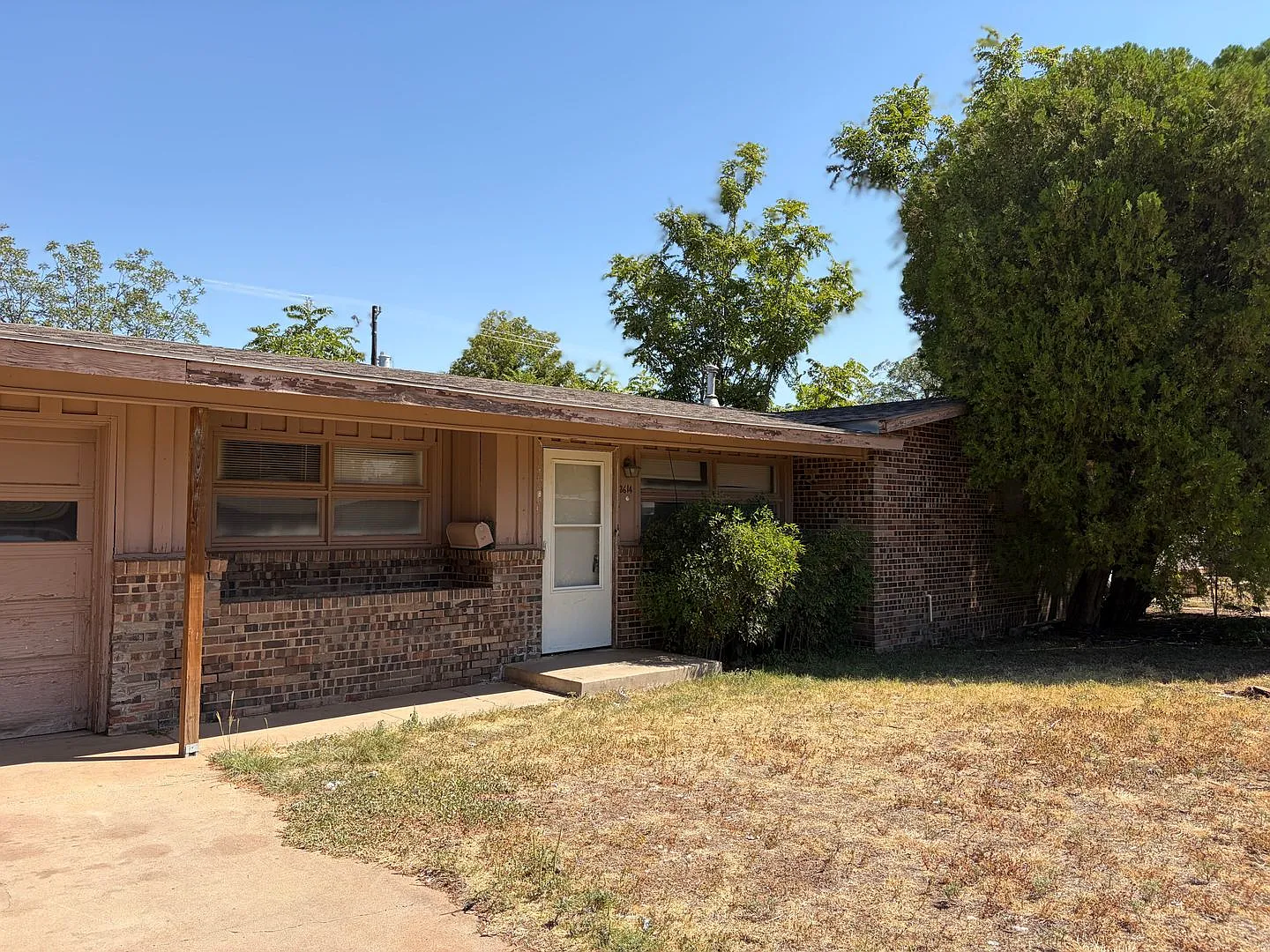Spacious 3-Bedroom Home in a Convenient Lubbock Location — Photo 2