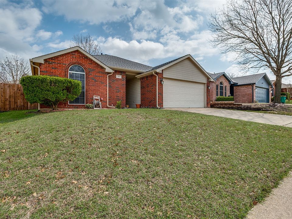 1st image of 215 Cain Dr