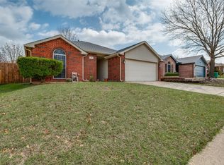 215 Cain Dr, Cedar Hill, TX 75104