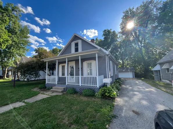 1005 Summer St, Pekin, IL 61554
