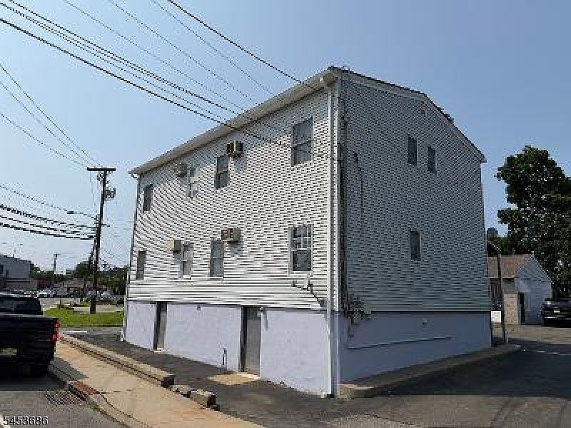 2nd image of 83 Lackawanna Ave