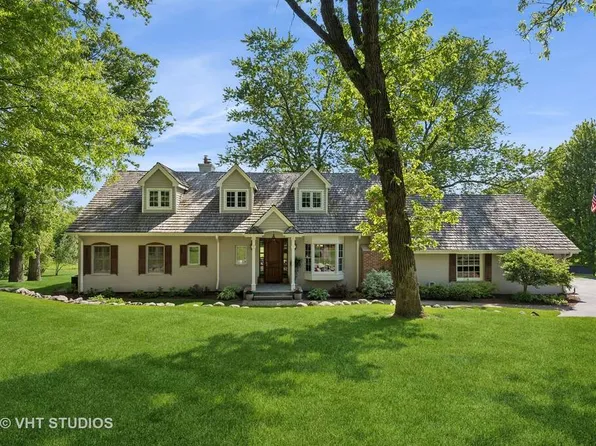221 Oakdene Dr, Barrington Hills, IL 60010